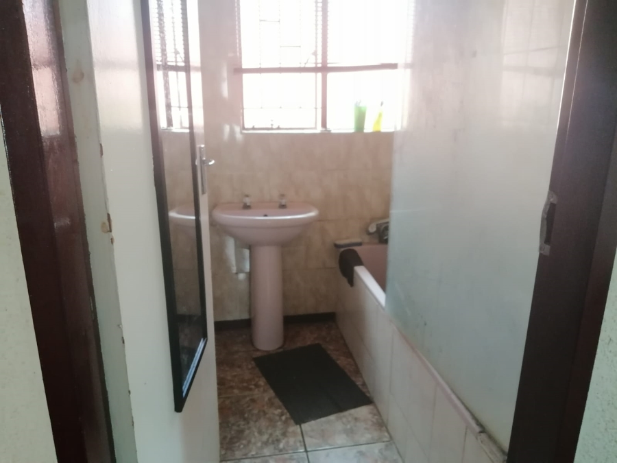 To Let 3 Bedroom Property for Rent in Tlhabane West North West